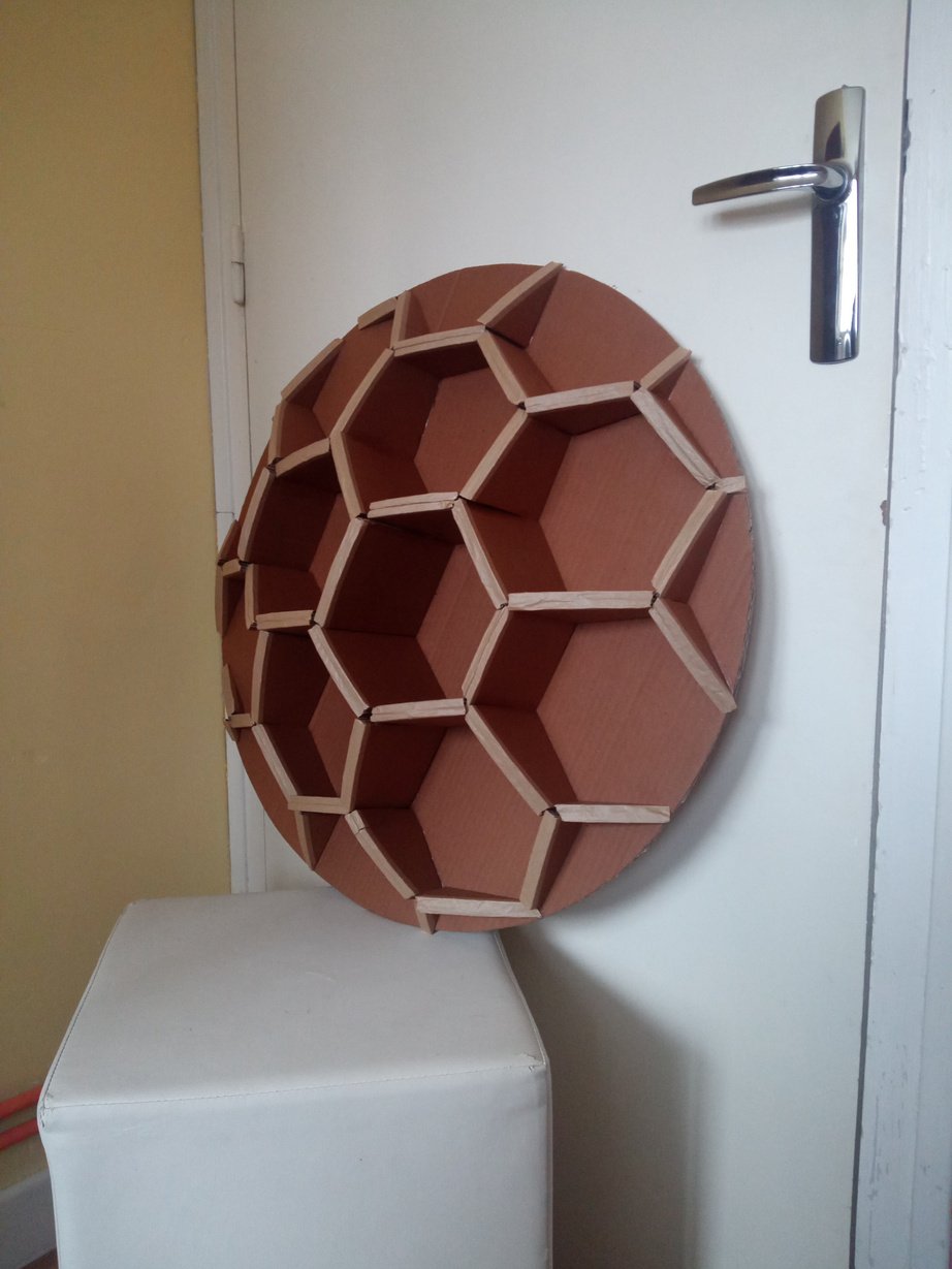 Etagère décorative en carton brut, nid d'abeille 