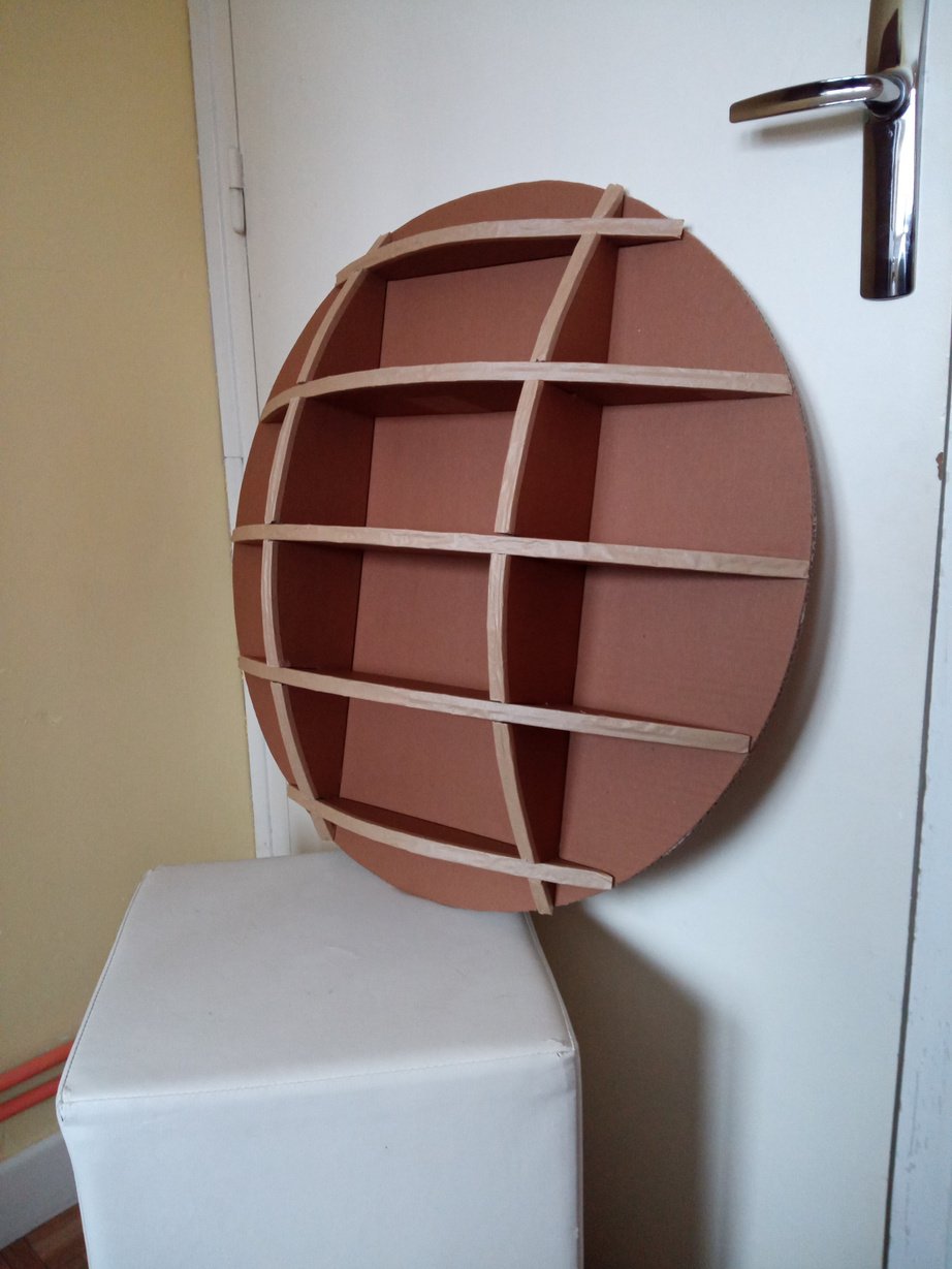 Etagère en forme de sphère