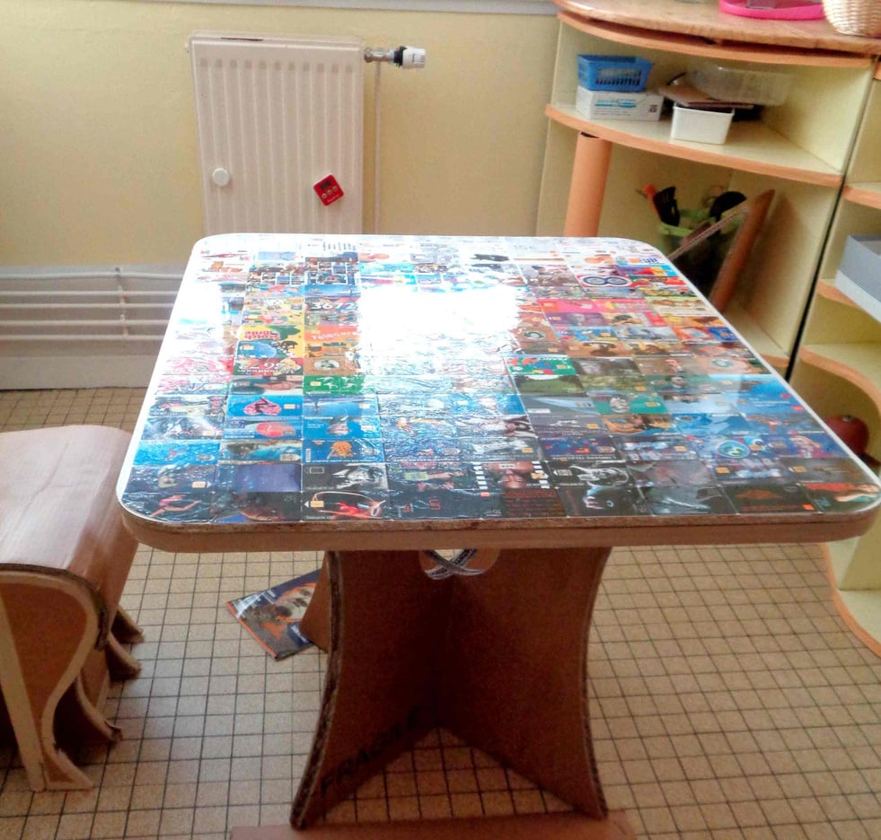 Table de cuisine, sur-mesure, en carton